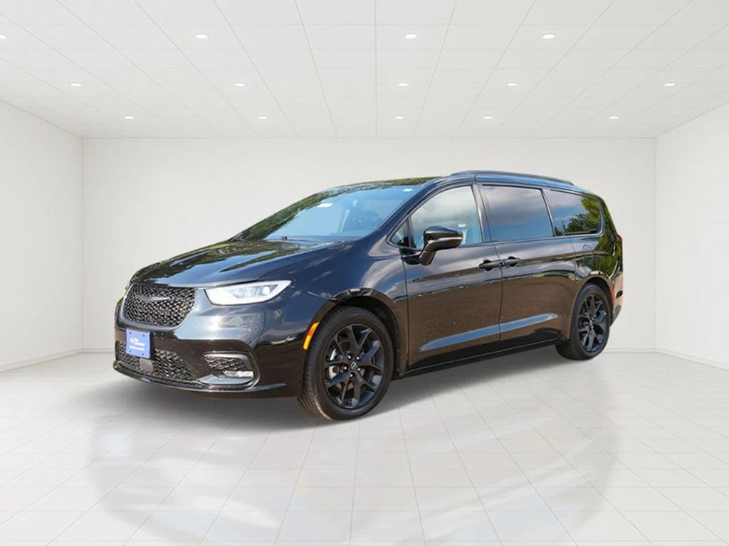 Certified 2025 Chrysler Pacifica Limited with VIN 2C4RC1GGXSR554985 for sale in White Bear Lake, Minnesota