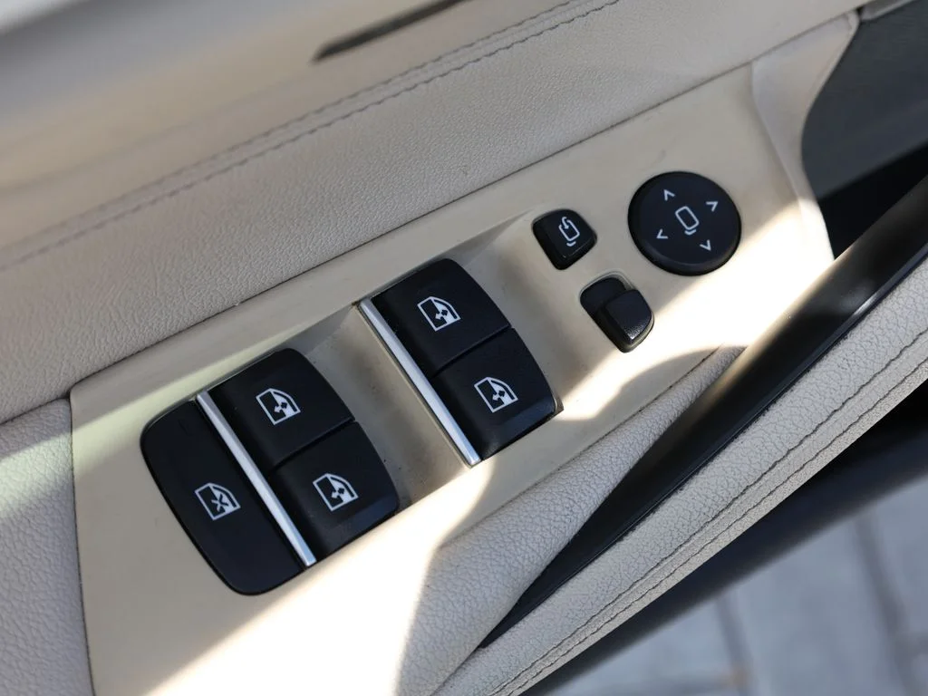 Used 2021 Gray BMW 530i xDrive image 12