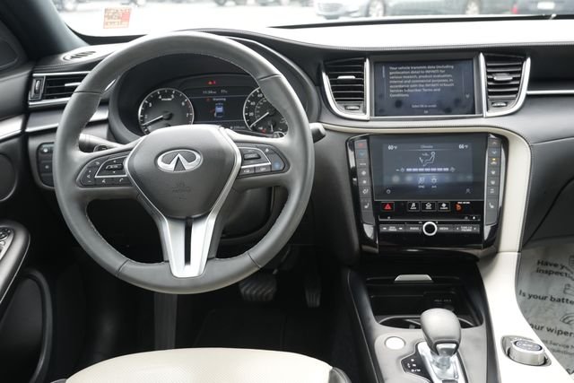 Used 2023 White INFINITI LUXE image 20