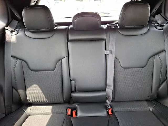 Used 2022 Black Jeep Latitude image 19