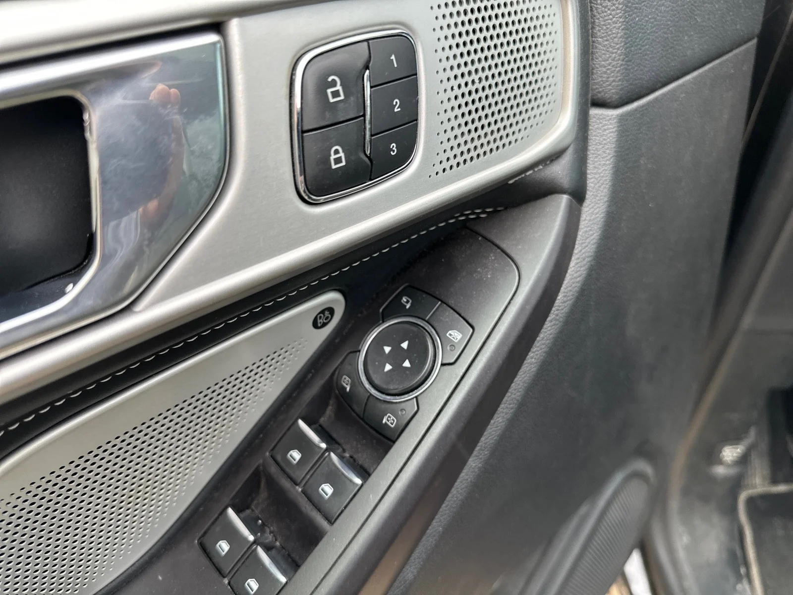 2020 Ford Explorer ST - Photo 23