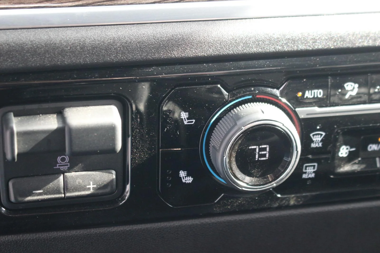 Used 2025 Summit White Chevrolet LT image 32