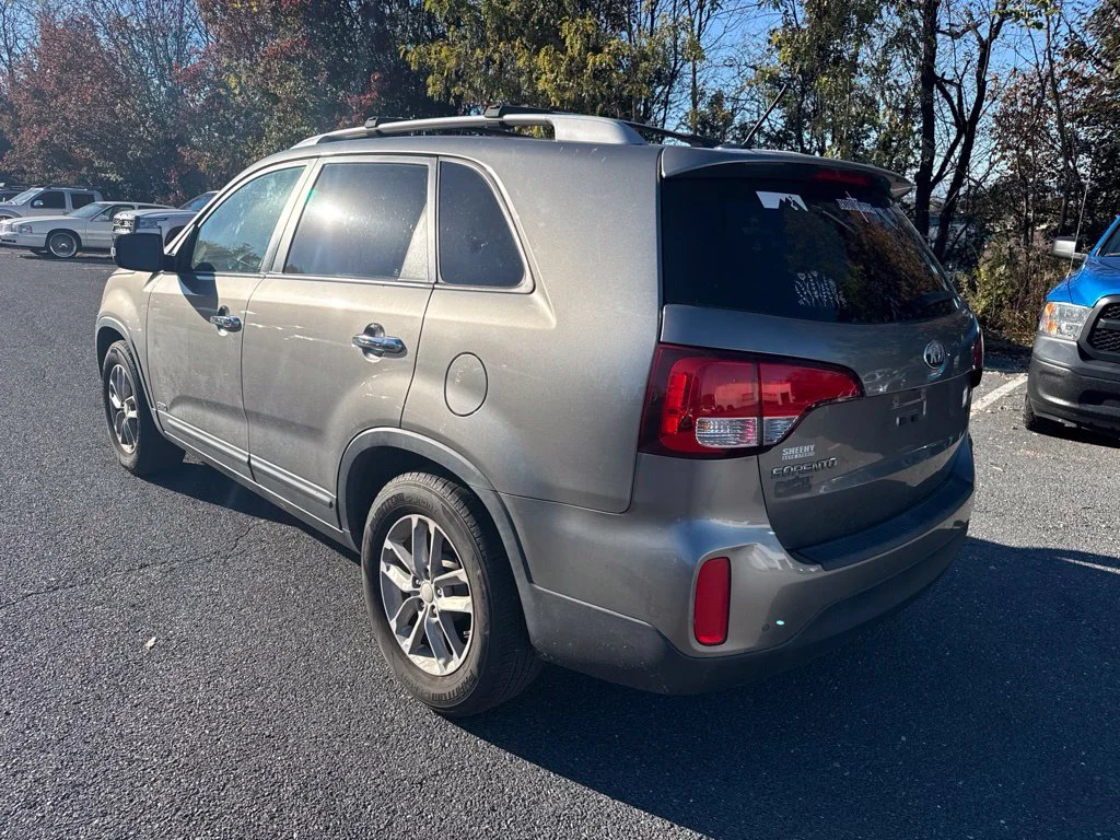 Used 2014 Gray Kia LX image 3