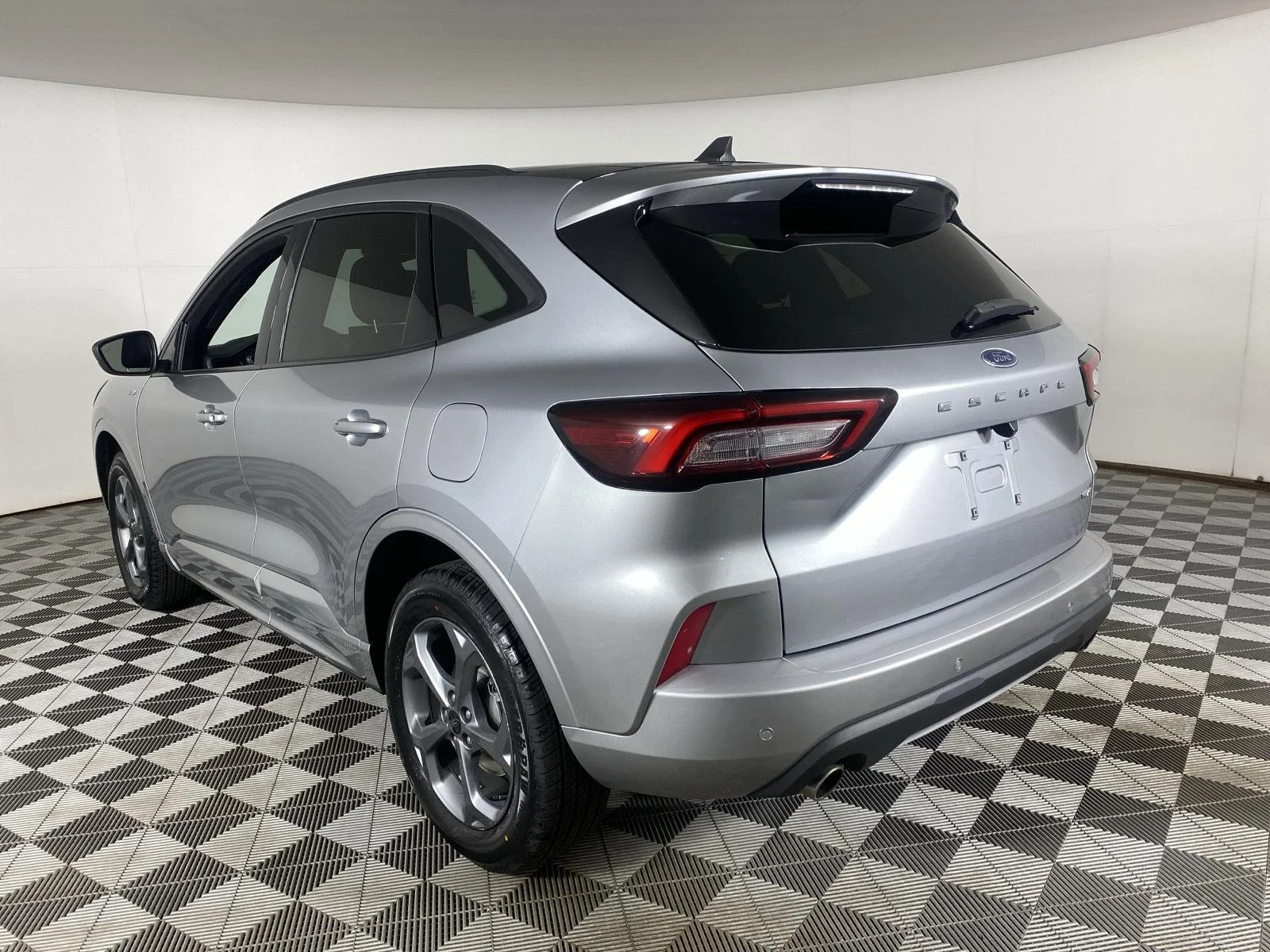 Used 2023 Iconic Silver Metallic Ford ST-Line image 15