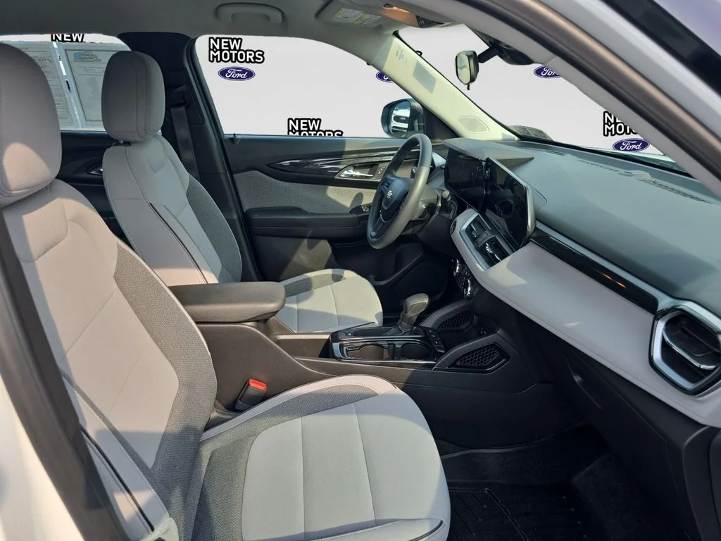 Used 2024 Summit White Chevrolet LS image 13