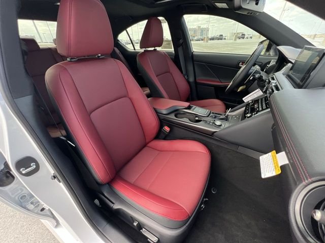 Used 2023 White Lexus 300 image 23