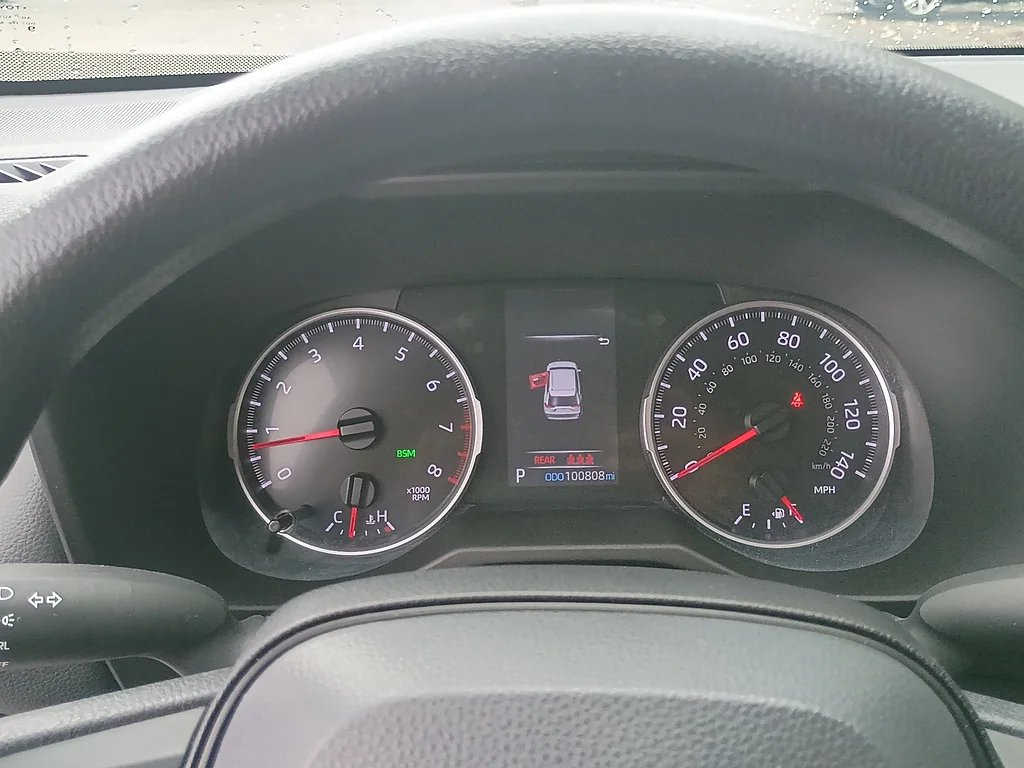 Used 2022 White Toyota LE image 19
