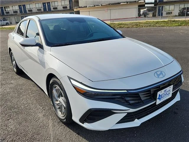 New 2026 Serenity White Pearl Hyundai SE image 6