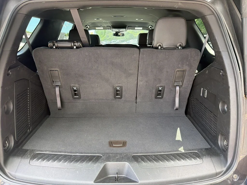 Used 2024 Silver GMC SLT image 27