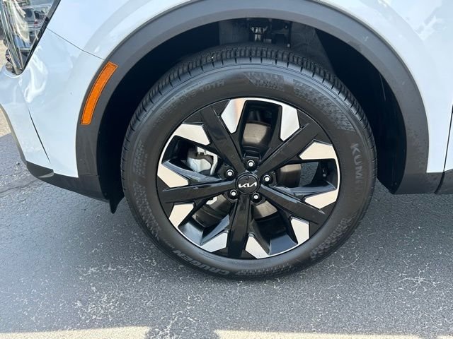 Used 2024 White Kia X-Line image 9