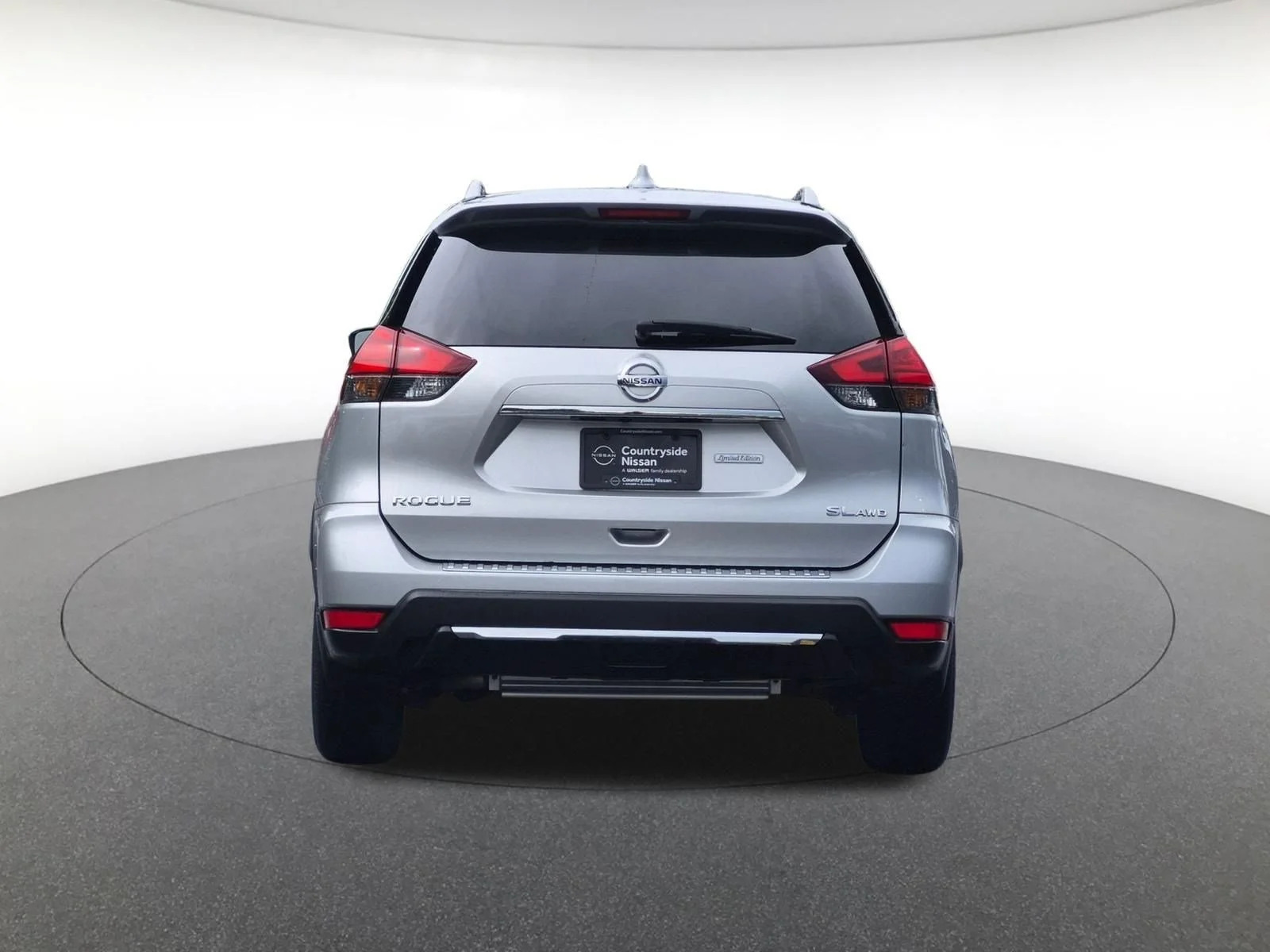 Used 2017 Brilliant Silver Nissan SL image 7