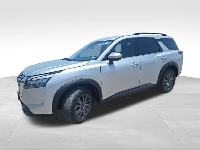 Used 2025 Silver Nissan SV image 4