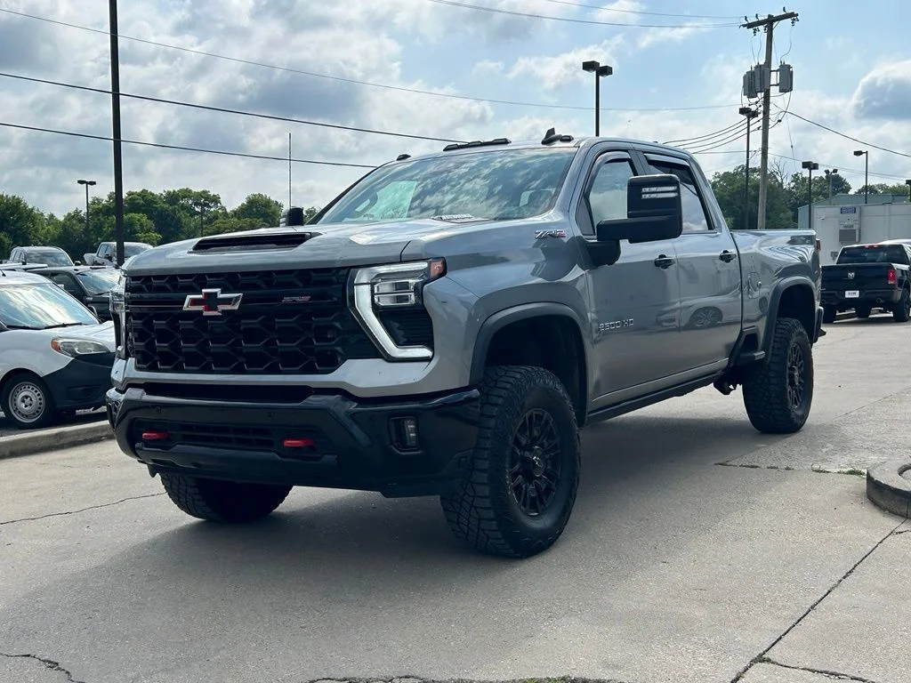 Used 2025 Gray Chevrolet ZR2 image 2