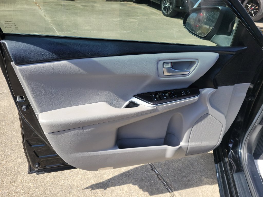 Used 2017 Black Toyota SE image 12