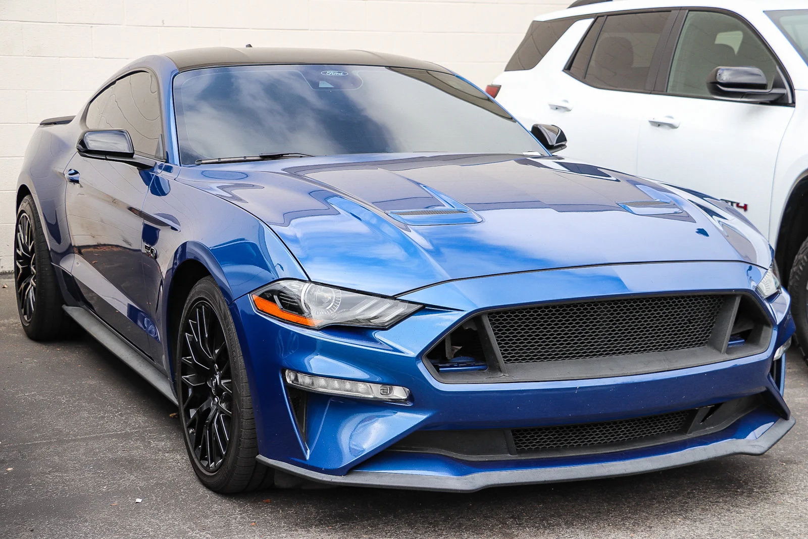 Used 2022 Blue Metallic Ford GT image 3