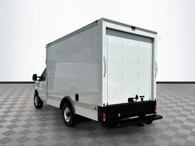 New 2025 Oxford White Ford Base image 4