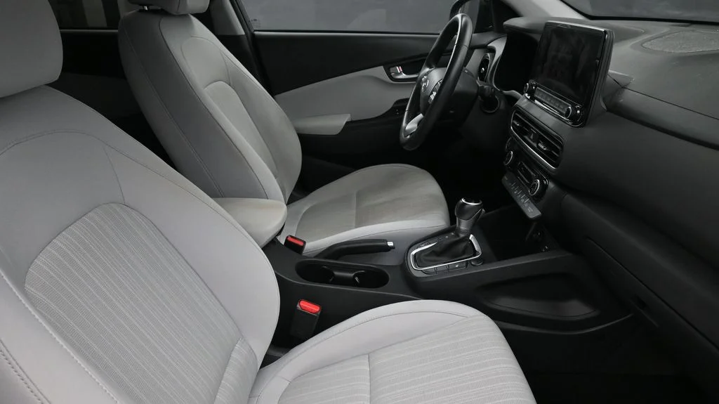 Used 2023 Black Hyundai SEL image 2
