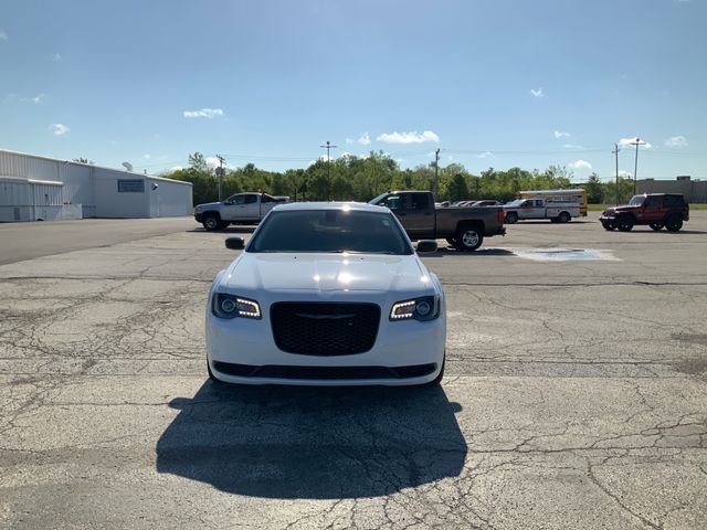 Used 2022 White Chrysler Touring image 3