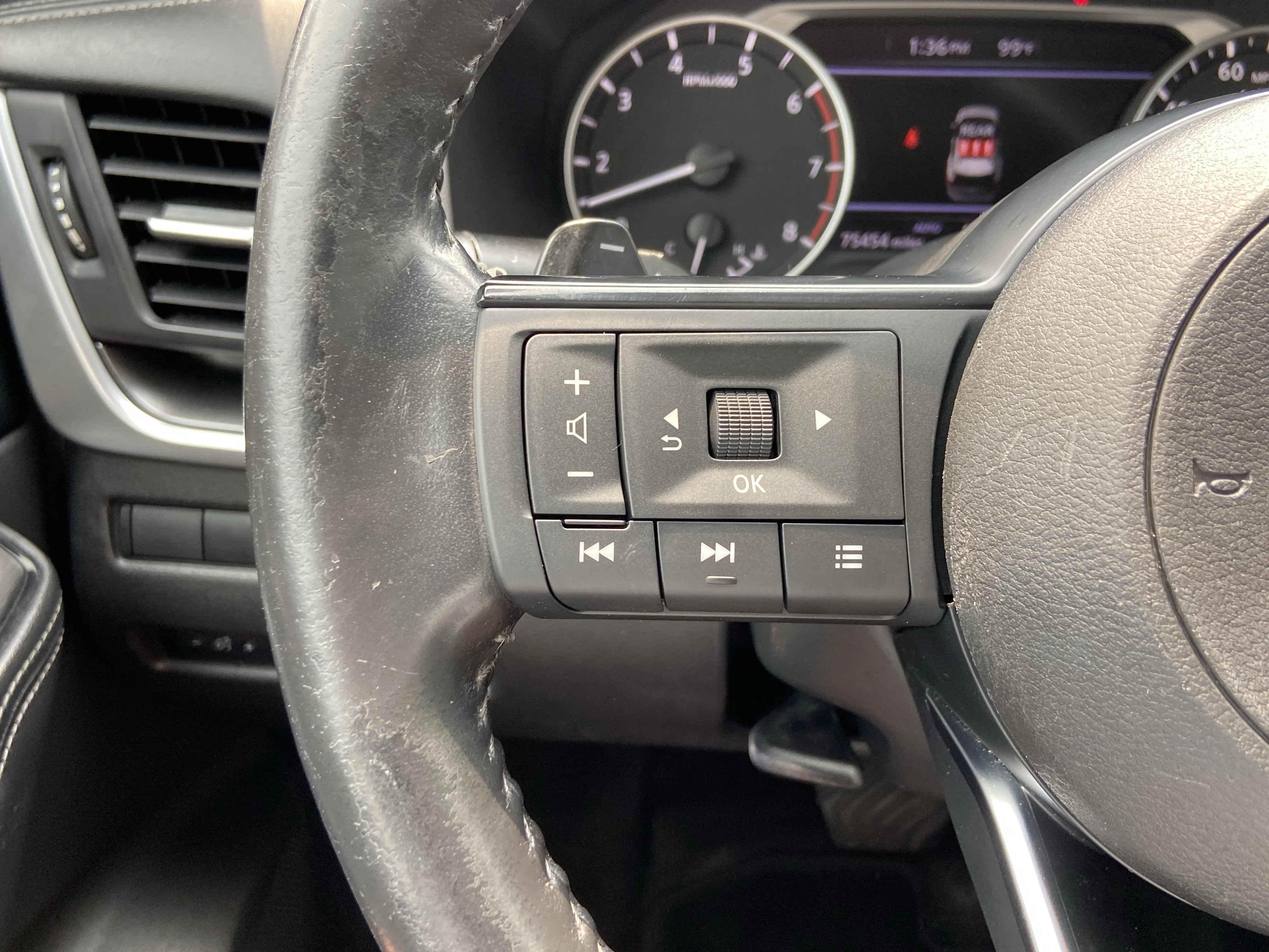 2024 Nissan Rogue SV - Photo 17
