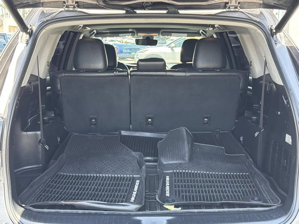 Used 2019 Predawn Gray Mica Toyota Limited image 28