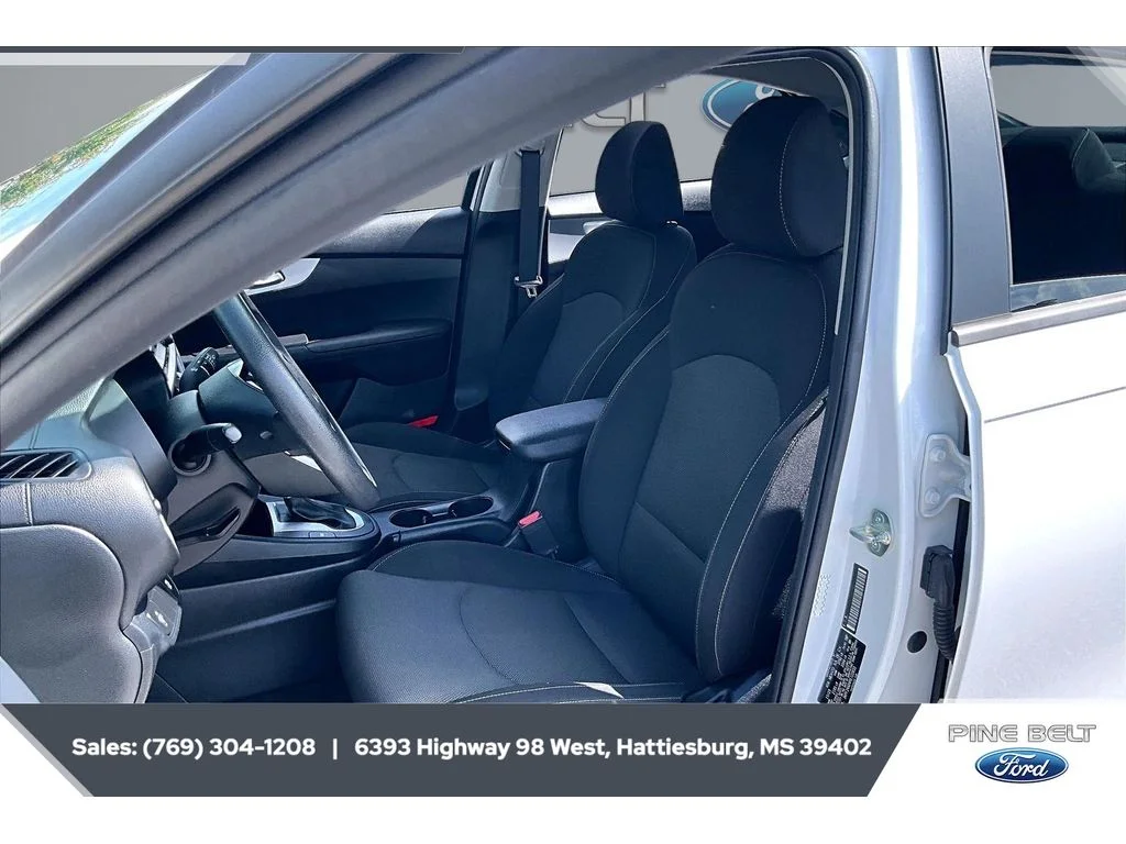 Used 2024 Snow White Pearl Kia LXS image 18