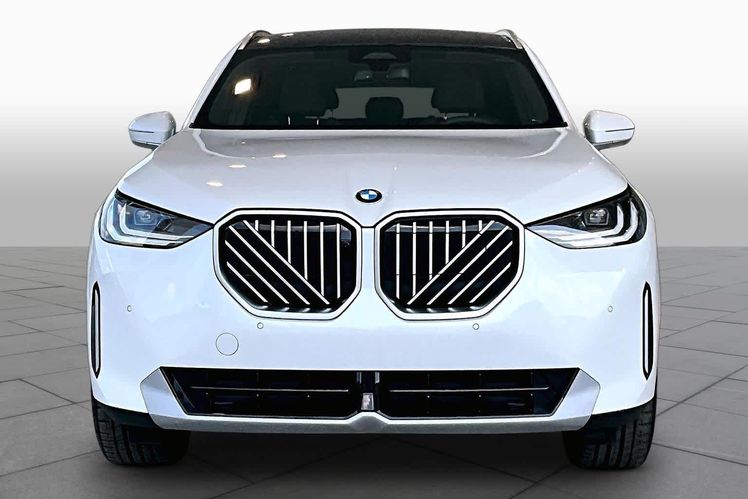 New 2026 Mineral White Metallic BMW 30 xDrive image 3