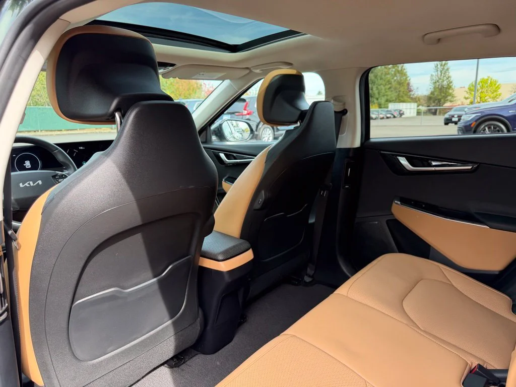 Used 2023 Deep Forest Green Kia GT-Line image 30