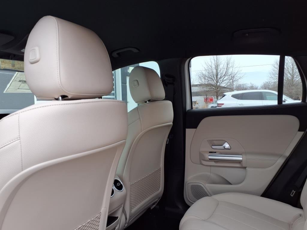 Used 2025 Polar White Mercedes-Benz GLA 250 image 21