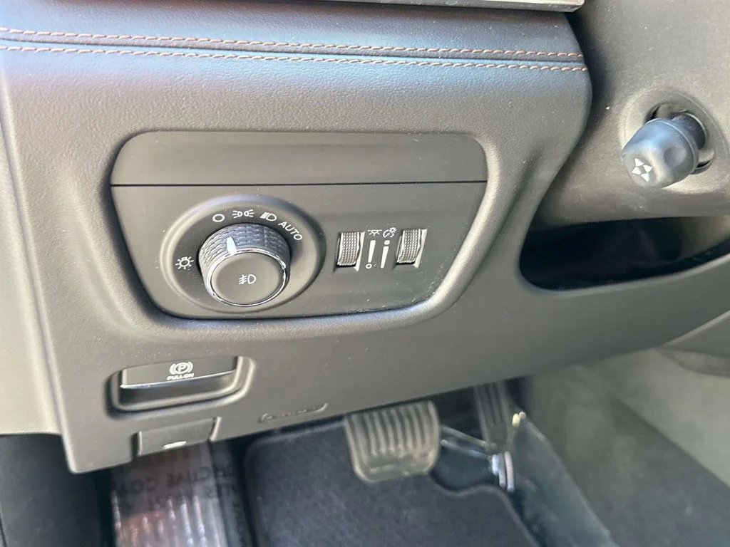 Used 2025 Red Jeep Summit image 28