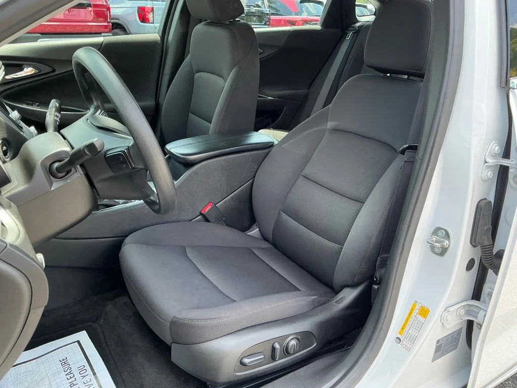 Used 2024 White Chevrolet LT image 28