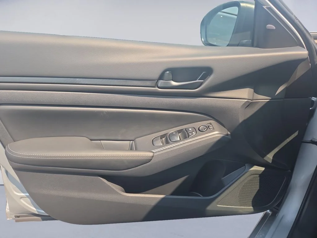 New 2026 Silver Nissan 2.5 SV image 9