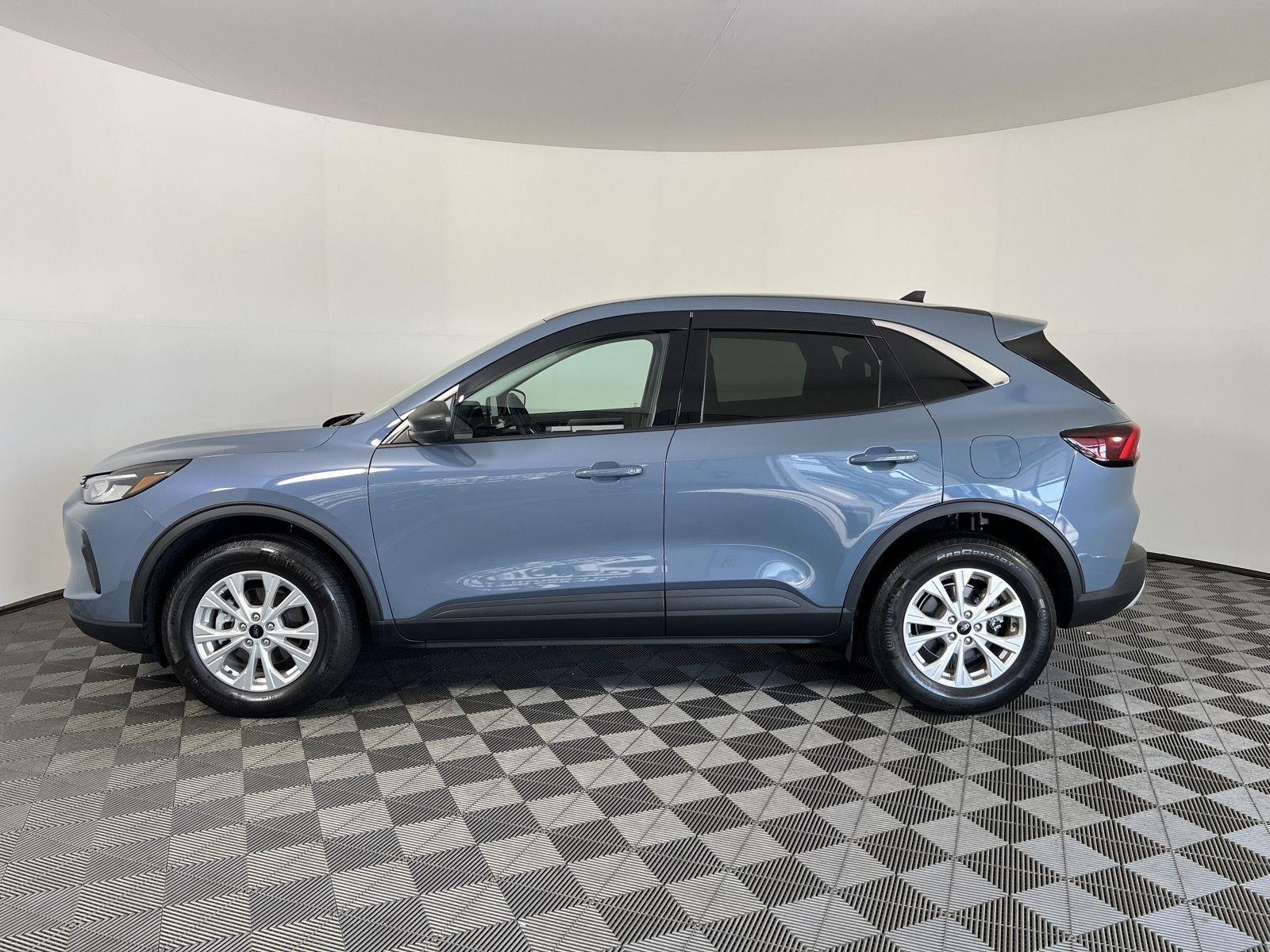 Used 2024 Vapor Blue Ford Active image 26
