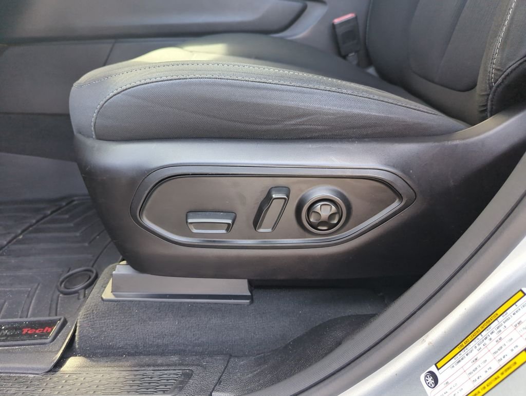 Used 2022 Silver Jeep Laredo image 13