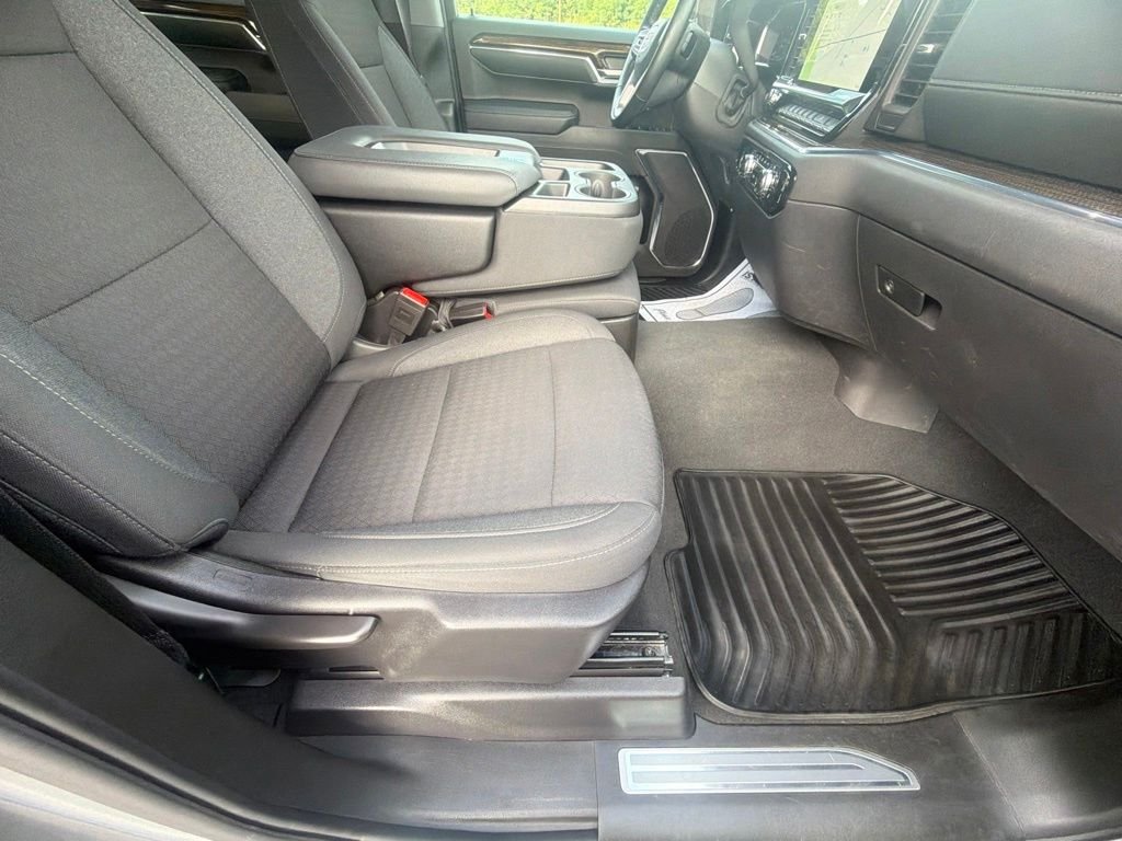 Used 2024 Silver GMC Elevation image 45