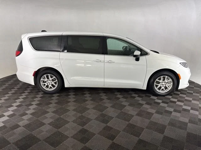 Used 2023 White Chrysler Touring L image 4