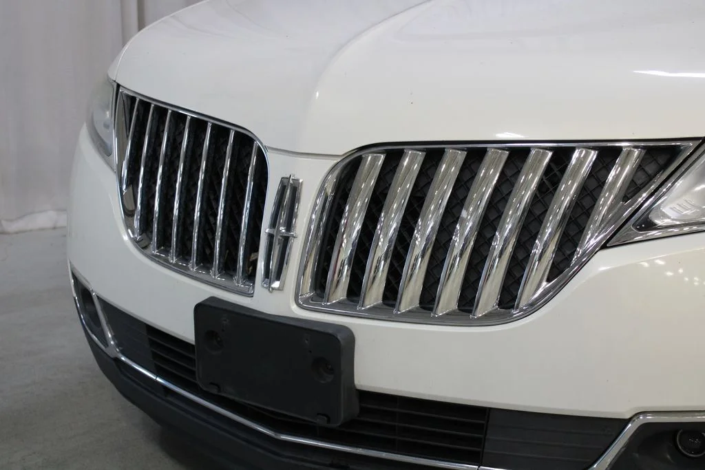 Used 2012 Beige Lincoln Base image 34
