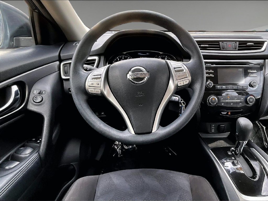 Used 2015 Arctic Blue Metallic Nissan S image 17