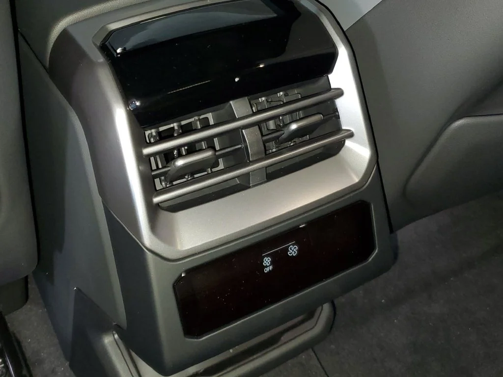New 2027 Space Silver Metallic BMW  image 12
