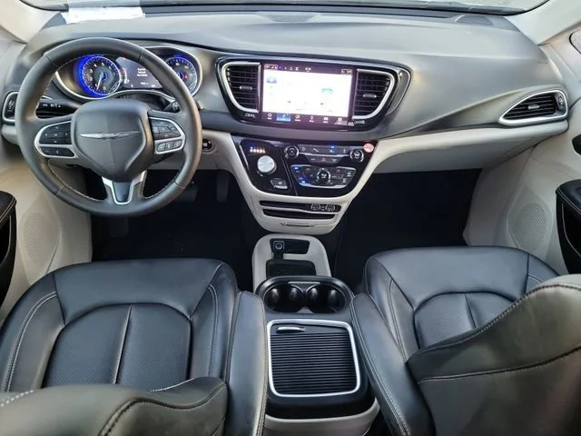 2024 Chrysler Pacifica Touring L - Photo 16