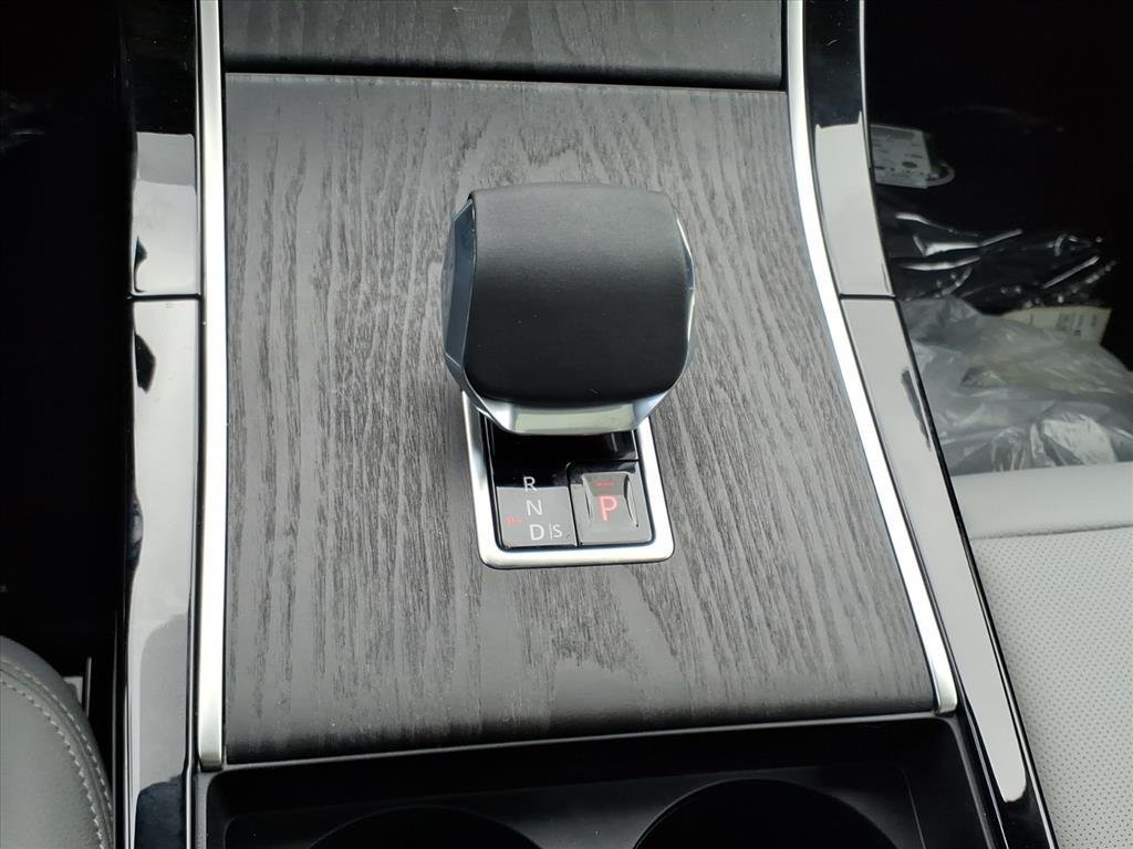 New 2026 Fuji White LAND ROVER Dynamic SE image 18