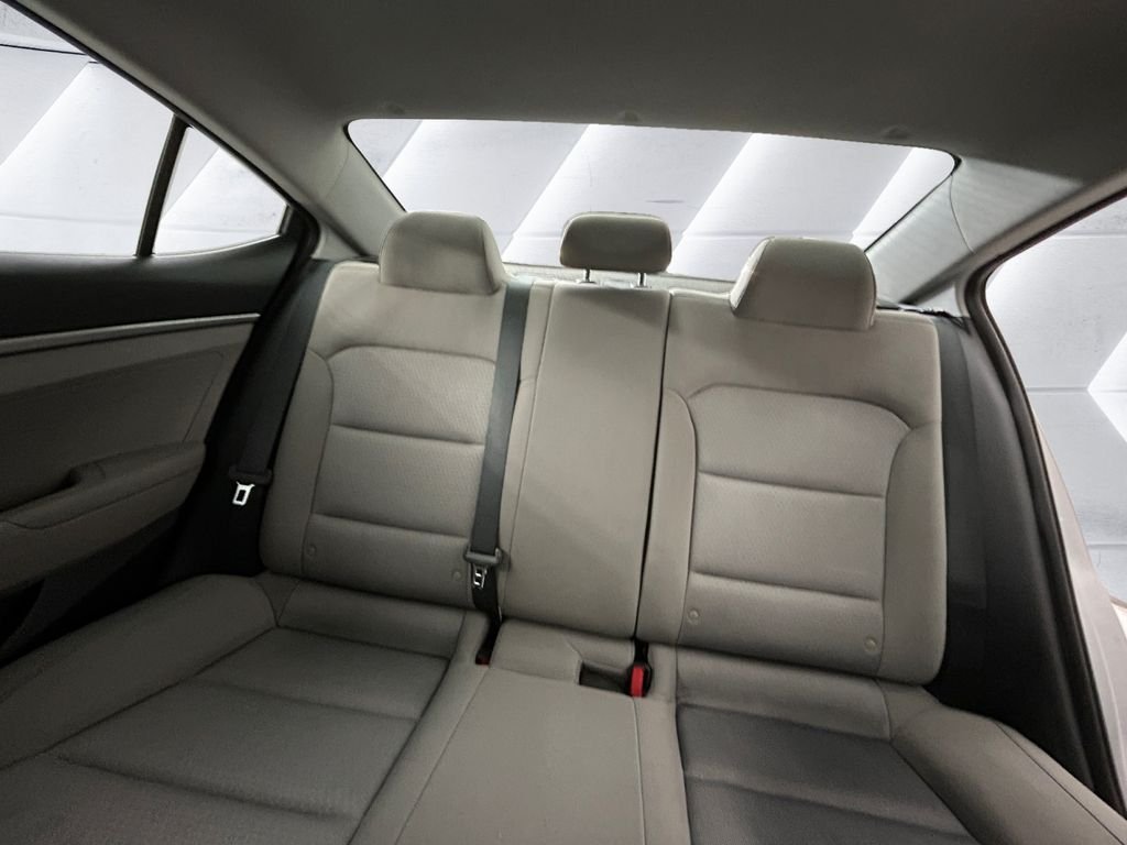 Used 2017 Silver Hyundai SE image 18