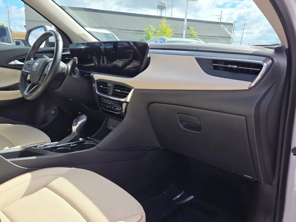 Used 2026 White Buick Avenir image 6