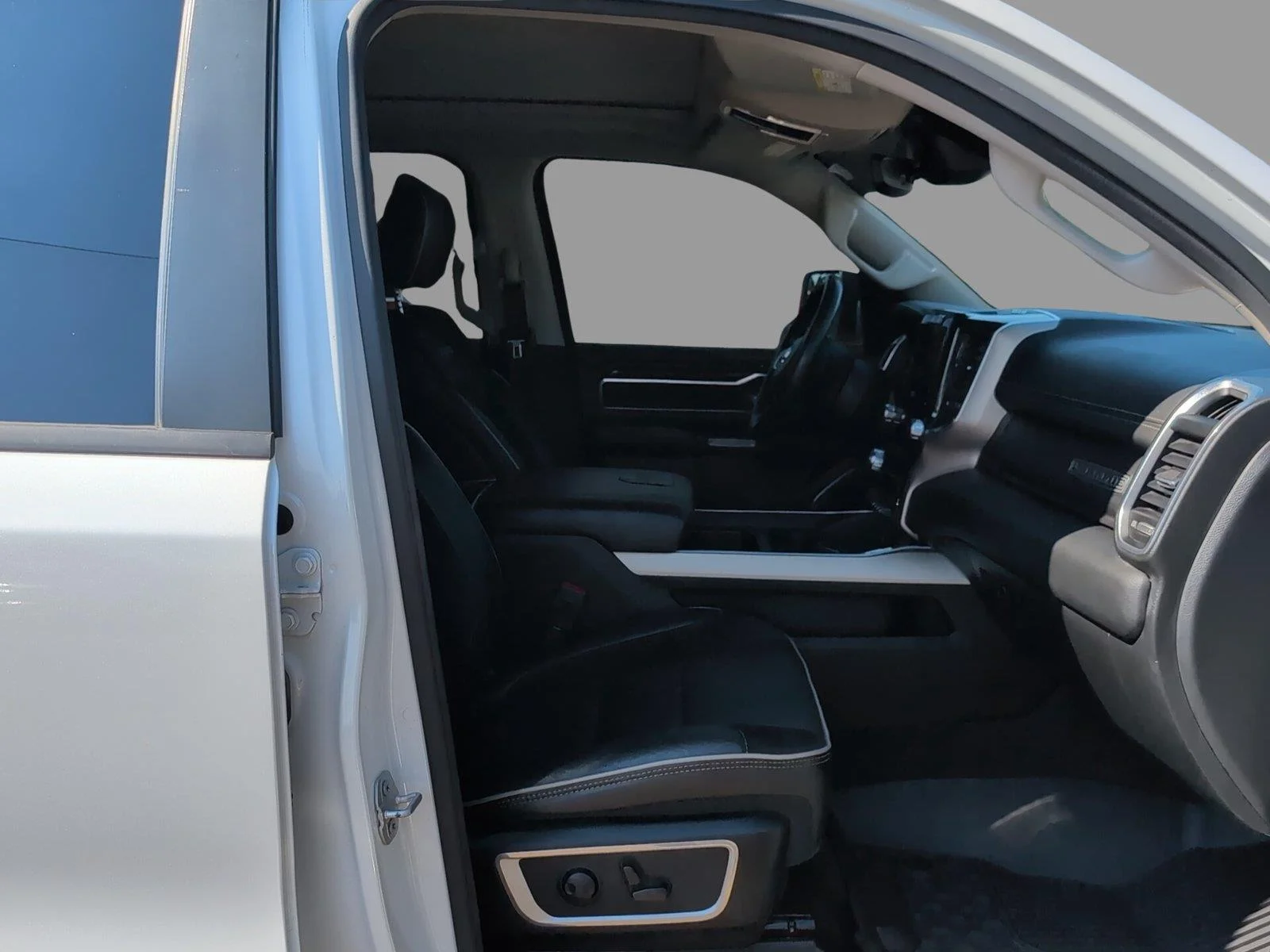 Used 2022 Ivory White Tri-Coat Pearlcoat Ram Laramie image 15