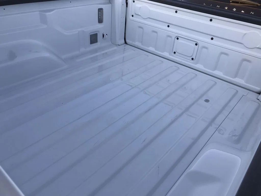 Used 2022 White Jeep Altitude image 23