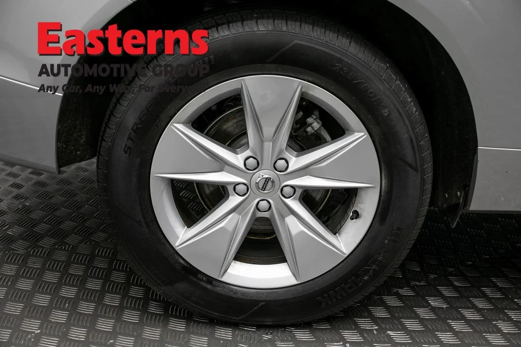 Used 2022 Gray Volvo B5 Momentum image 30