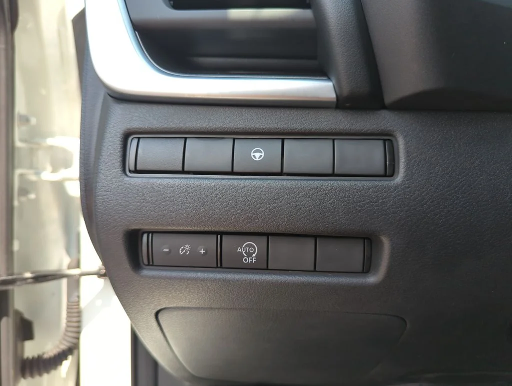 Used 2023 White Nissan SV image 42