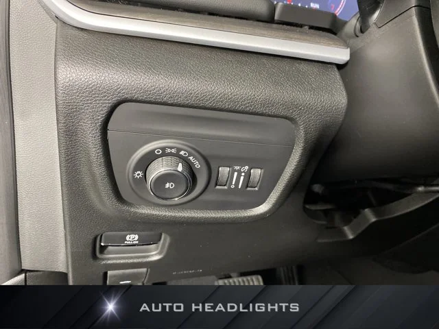 New 2026 Silver Zynith Exterior Paint Jeep Limited image 24