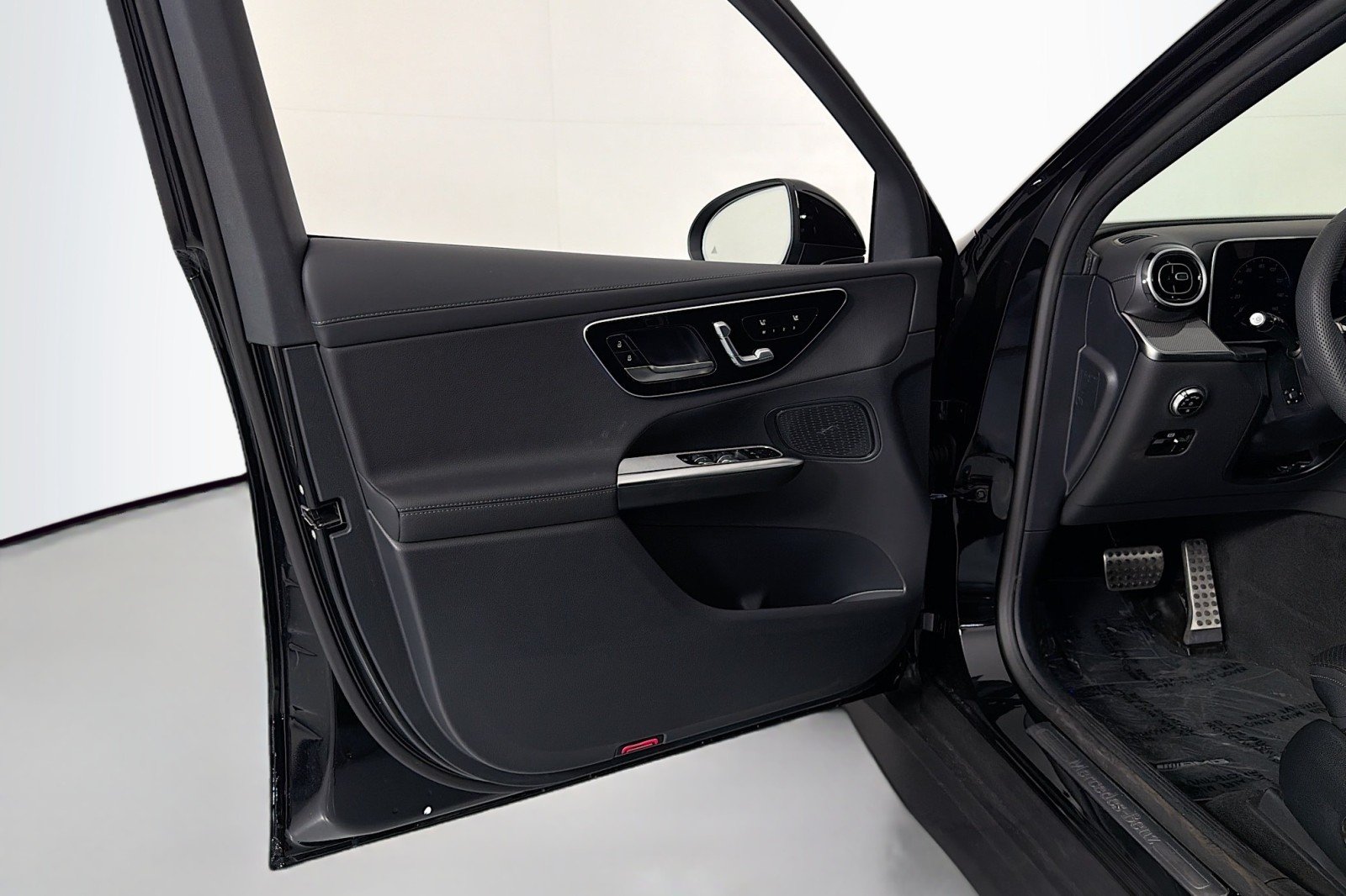New 2026 Black Mercedes-Benz GLC 300 SUV image 20