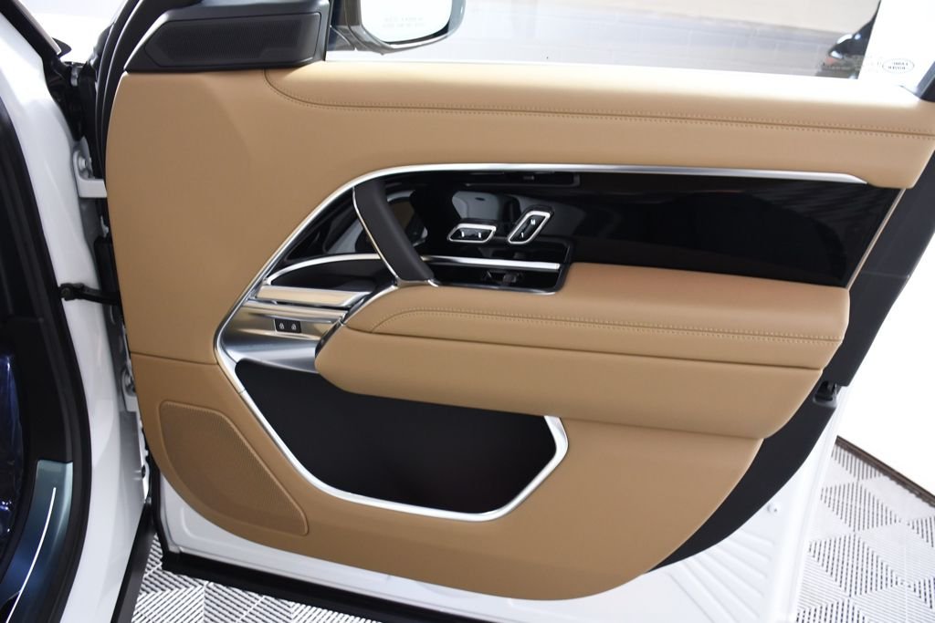 New 2026 Fuji White Land Rover SE image 17
