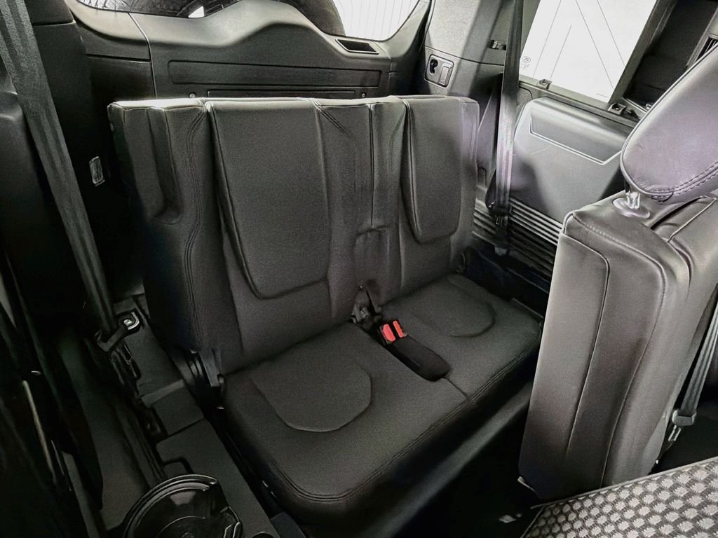 Used 2023 Carpathian Gray Premium Metallic Land Rover X-Dynamic SE image 29